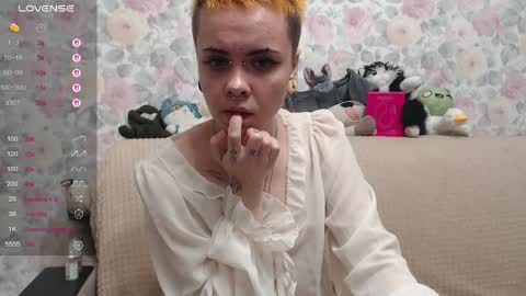 Snapshot of tessie_sun chatting on 05/26/26, 04:03 Tessy online show from 05/26/26, 04:03