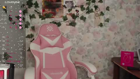 Snapshot of tessie_sun chatting on 06/24/26, 06:18 Tessy online show from 06/24/26, 06:18