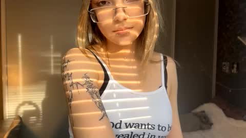 Snapshot of tessiebe chatting on 02/24/26, 12:03 tessiebe online show from 02/24/26, 12:03