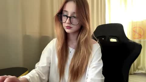 Snapshot of tessiekrenek chatting on 05/29/26, 03:10 Asya online show from 05/29/26, 03:10