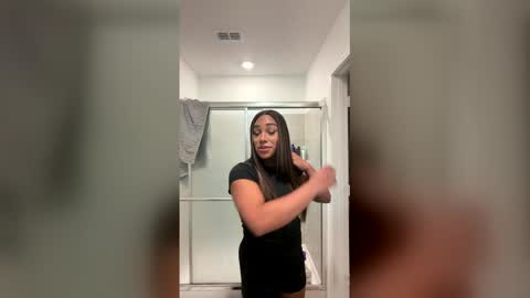 Snapshot of texasbadgirl chatting on 03/17/26, 07:17 SELENE SANTOS online show from 03/17/26, 07:17