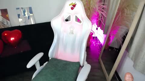 teylo_80as online show from 04/15/26, 12:23