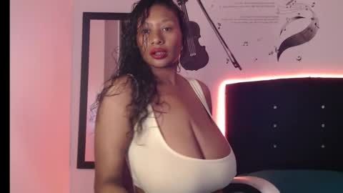Thalia online show from 05/28/26, 02:14