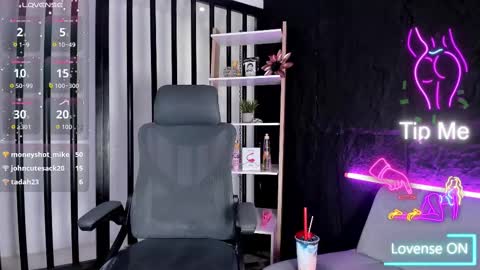 Snapshot of thaliabrooks_ chatting on 09/10/25, 05:18 Thalia online show from 09/10/25, 05:18