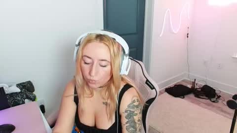 Snapshot of thaliacollinsss chatting on 02/13/26, 04:47 thaliacollinsss online show from 02/13/26, 04:47