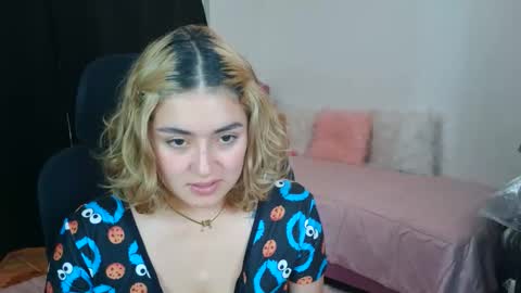   online show from 11/23/25, 01:44