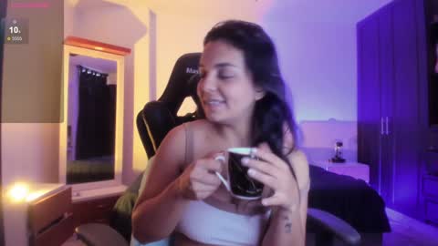 Snapshot of thays_mawakye01 chatting on 01/18/25, 10:49 Paola online show from 01/18/25, 10:49