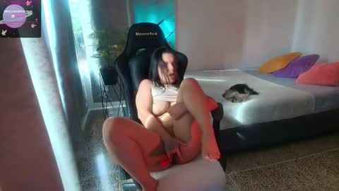 Snapshot of thays_mawakye01 chatting on 10/27/25, 07:51 Paola online show from 10/27/25, 07:51