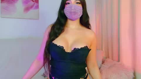 Snapshot of the__sabenna chatting on 11/06/25, 05:14 Madina online show from 11/06/25, 05:14