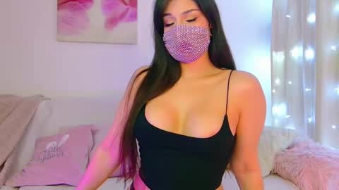 Snapshot of the__sabenna chatting on 12/16/25, 05:29 Madina online show from 12/16/25, 05:29