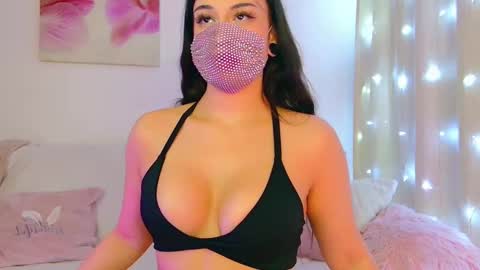 Snapshot of the__sabenna chatting on 12/17/25, 04:46 Madina online show from 12/17/25, 04:46