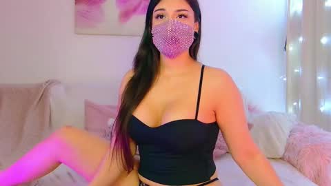 Snapshot of the__sabenna chatting on 12/18/25, 05:19 Madina online show from 12/18/25, 05:19