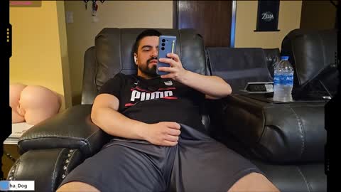 Snapshot of the_alpha_dog_xxx chatting on 01/18/25, 01:52 the_alpha_dog_xxx online show from 01/18/25, 01:52