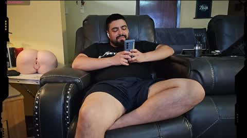 Snapshot of the_alpha_dog_xxx chatting on 09/09/25, 09:03 the_alpha_dog_xxx online show from 09/09/25, 09:03