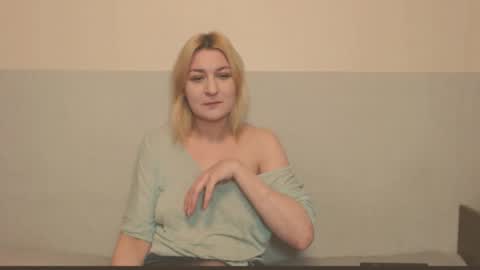 Snapshot of the_basic_instinctt chatting on 09/29/25, 10:25 Eva online show from 09/29/25, 10:25