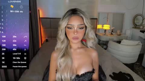 Snapshot of the_enchantressxx chatting on 12/21/24, 04:52 nabi butterfly online show from 12/21/24, 04:52