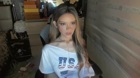 Snapshot of the_enchantressxx chatting on 06/14/26, 08:11 nabi butterfly online show from 06/14/26, 08:11