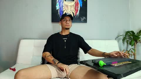 SCOTT  THEO  KAMERON  GENDERSON online show from 12/19/24, 01:39