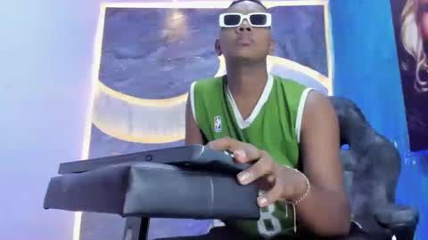 Snapshot of the_hot_boy0 chatting on 11/06/25, 12:28 the_hot_boy0 online show from 11/06/25, 12:28