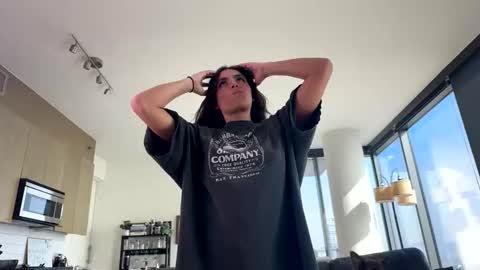 the_isa_bella online show from 12/20/25, 07:21