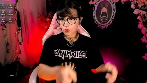 ...  ... online show from 04/15/26, 05:47