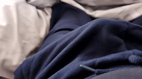 Snapshot of the_one_who_is_small chatting on 12/06/24, 10:16 TheOne online show from 12/06/24, 10:16