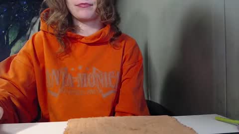 Snapshot of the_prettywondder chatting on 02/07/25, 01:43 Ekye online show from 02/07/25, 01:43