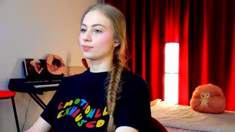 Ally    STREAMING ON TWITCH NOW Check my Twitter for updates online show from 03/18/26, 12:25