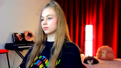 Ally    STREAMING ON TWITCH NOW Check my Twitter for updates online show from 03/19/26, 09:19