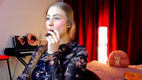 Ally    STREAMING ON TWITCH NOW Check my Twitter for updates online show from 04/06/26, 12:52