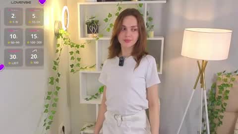 Snapshot of the_truewoman_show chatting on 06/08/26, 03:07 My name is Cynthia and Im very happy to see you in my sweet room online show from 06/08/26, 03:07
