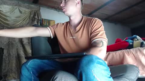 Snapshot of theangelmiguel chatting on 03/08/25, 04:01 Miguel Angel online show from 03/08/25, 04:01