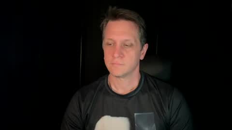 Snapshot of thebatandthecat10 chatting on 06/17/26, 07:04 ISABELLA or MATT online show from 06/17/26, 07:04