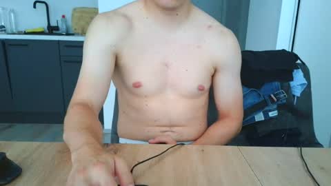 Snapshot of thecuteguy144949 chatting on 06/17/26, 09:34 thecuteguy144949 online show from 06/17/26, 09:34