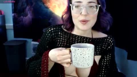 Snapshot of thedaisymoon chatting on 02/26/25, 04:36 thedaisymoon online show from 02/26/25, 04:36