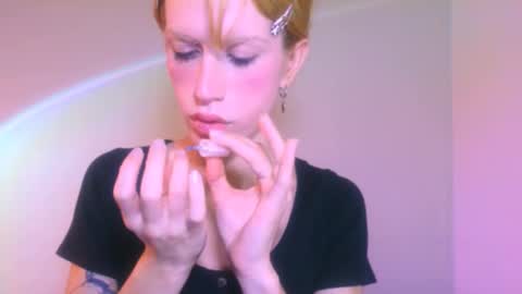 Yolanda online show from 11/22/25, 03:44