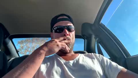 Carter Bates online show from 10/05/25, 06:28