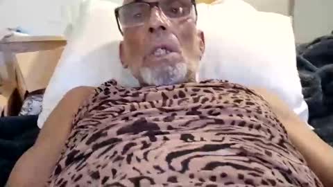 Snapshot of thedrainer69 chatting on 10/22/25, 06:46 thedrainer69 online show from 10/22/25, 06:46