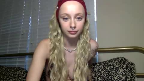 theetinyydancerrr online show from 03/20/26, 11:42