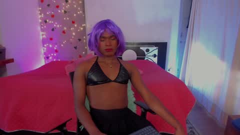 Snapshot of thegoldenbitch chatting on 01/23/25, 10:33 Goldie online show from 01/23/25, 10:33