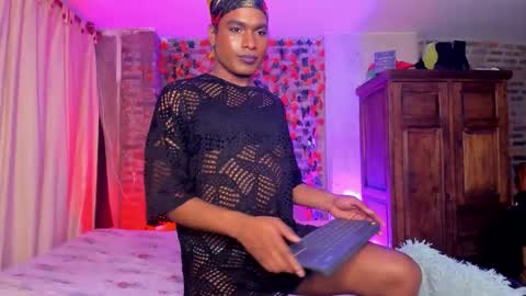 Snapshot of thegoldenbitch chatting on 11/07/25, 07:08 Goldie online show from 11/07/25, 07:08