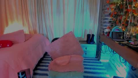 Snapshot of thegoldenbitch chatting on 01/31/26, 07:11 Goldie online show from 01/31/26, 07:11