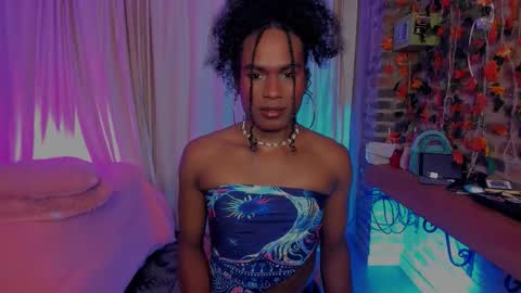 Snapshot of thegoldenbitch chatting on 02/13/26, 10:33 Goldie online show from 02/13/26, 10:33