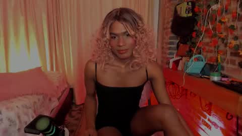 Snapshot of thegoldenbitch chatting on 02/26/26, 10:14 Goldie online show from 02/26/26, 10:14