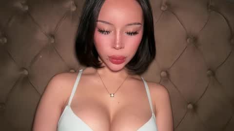 Elle  dont forget to folloW me and thumbs up online show from 04/04/26, 02:21