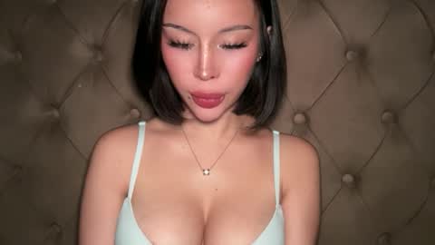 Elle  dont forget to folloW me and thumbs up online show from 04/04/26, 02:25