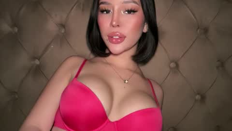 Elle  dont forget to folloW me and thumbs up online show from 04/06/26, 04:46