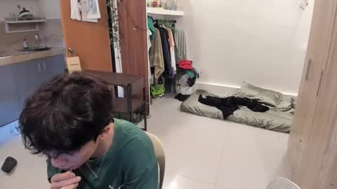 Green online show from 10/25/25, 02:30