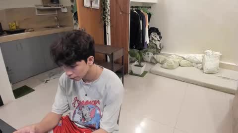 Green online show from 11/05/25, 03:23