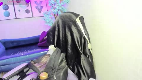 Theia  online show from 12/03/25, 12:36